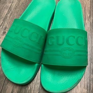 Gucci rubber green slides